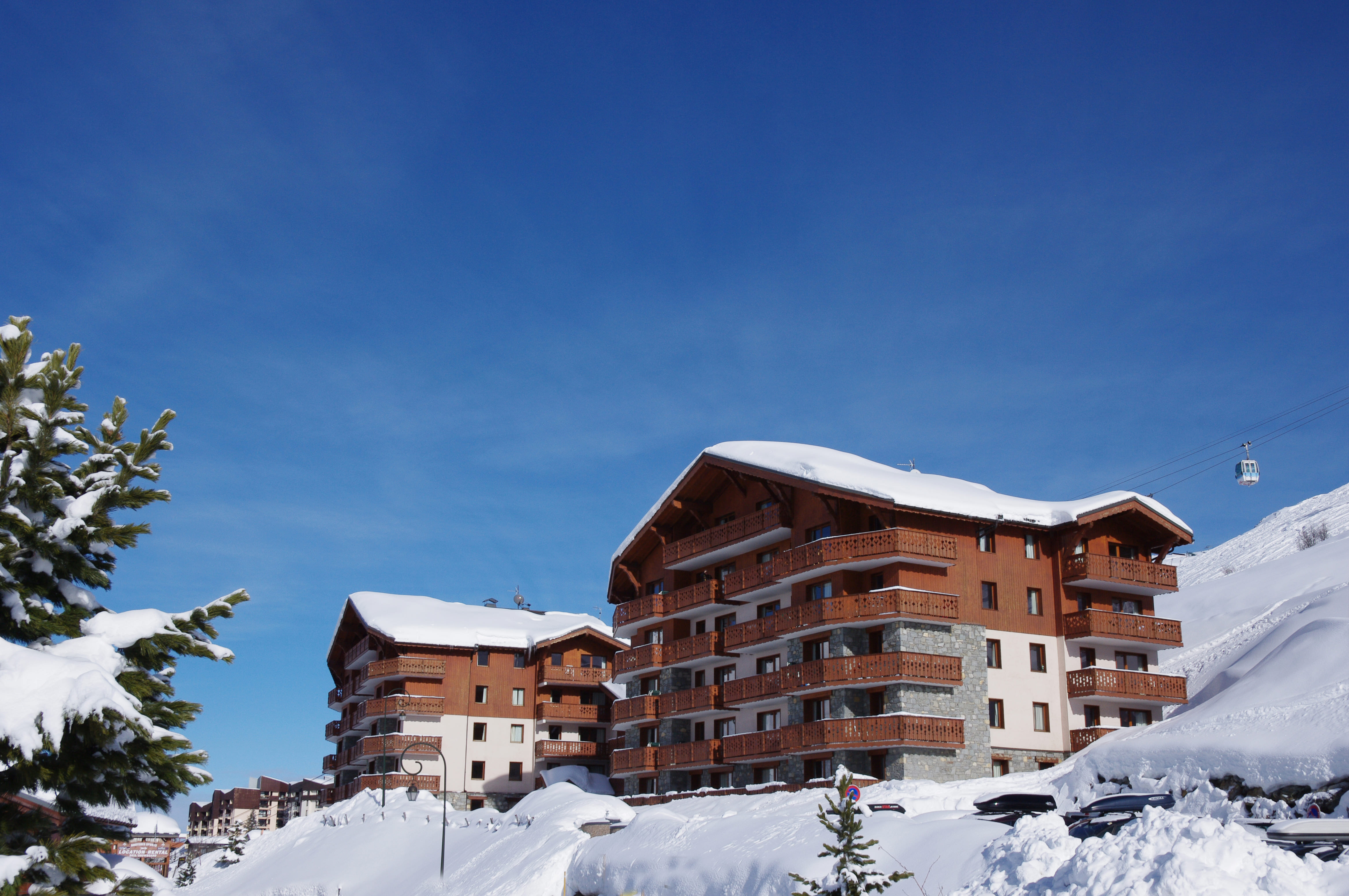 Les Chalets de l'Adonis en hiver-F-Lainé