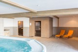 Espace détente avec jacuzzi sauna et hammam de l'hôtel Le Vancouver