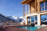 Piscine extérieure Alta Peyra  avec vue montagne en hiver