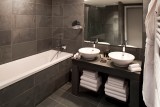 Salle de bain de l'hôtel Alta Peyra à Saint-Véran