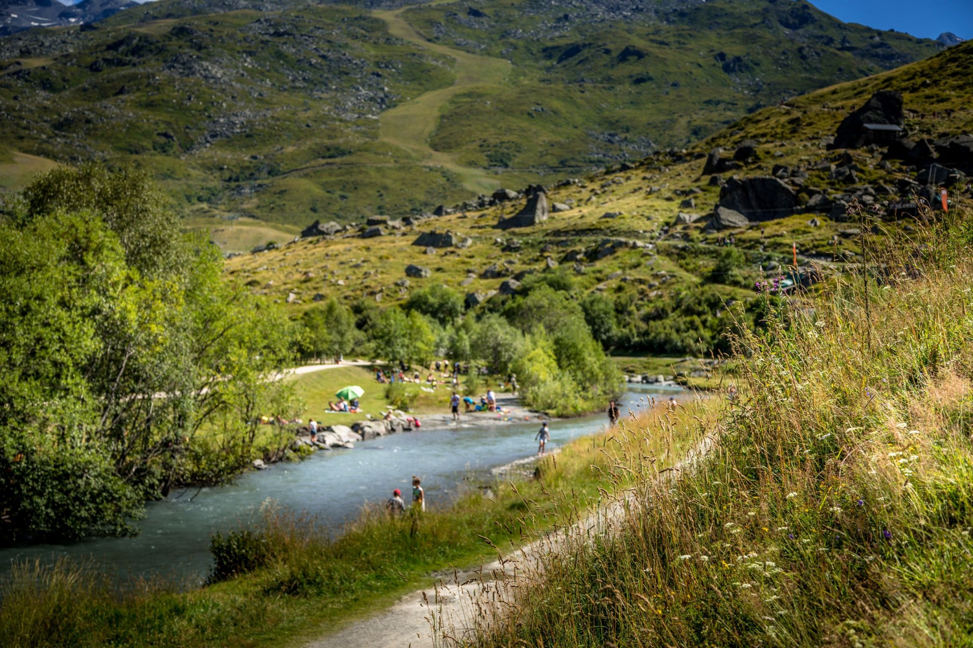 La rivière des Menuires en été