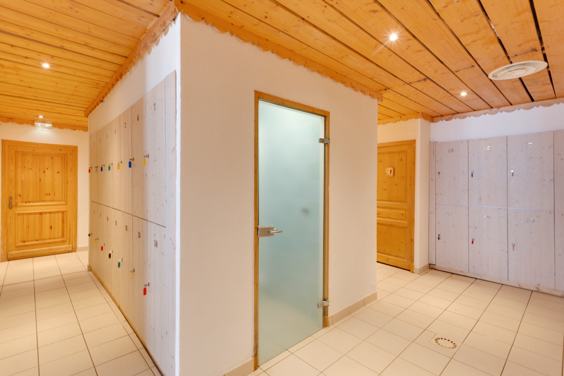 Vestiaires piscine - Les Chalets de l'Adonis