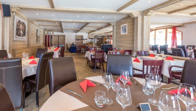 Salle du restaurant Ô Soleil à l'hôtel Le Vancouver