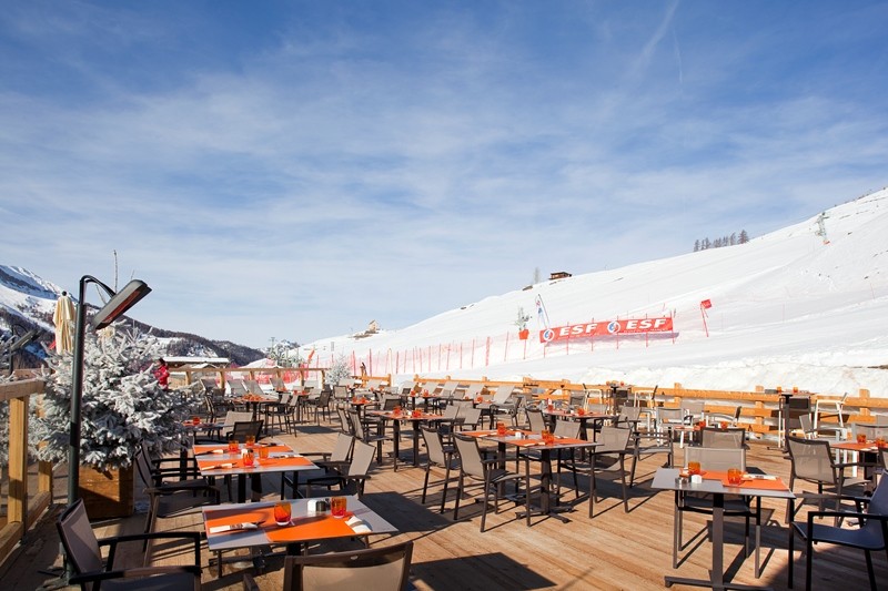 Terrasse restaurant Le Bistro d'en Ô à Saint-Véran, au pieds des pistes