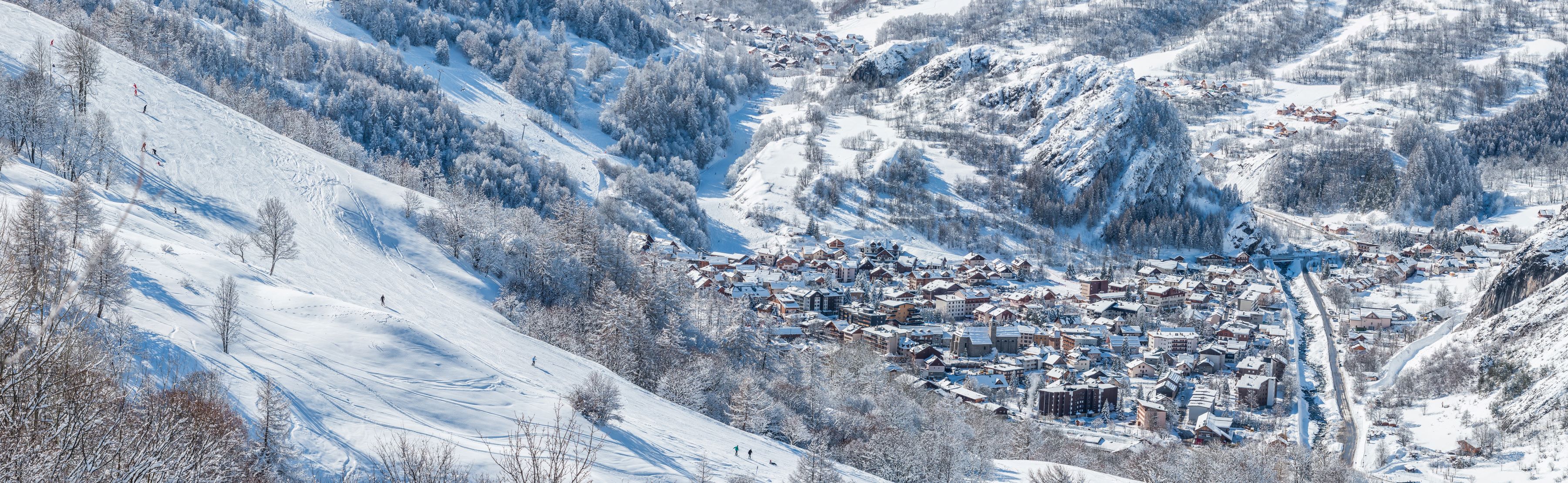 Village de Valloire en Savoie en hiver