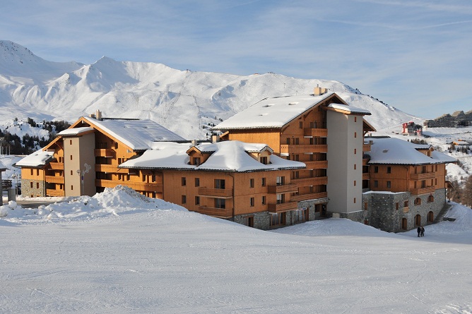 Vue sur le Sun Valley à La Plagne depuis les pistes - hiver